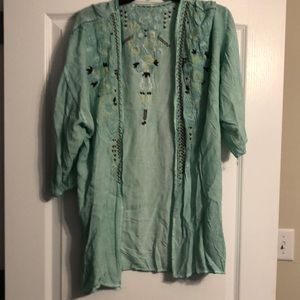 NWOT kimono with embroidered detail